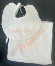 Load image into Gallery viewer, Personalsied Spanish bib and muslin set
