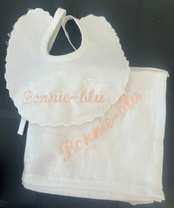 Personalsied Spanish bib and muslin set