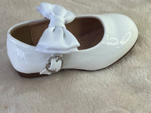 Load image into Gallery viewer, Melia bow shoes white size 6-2