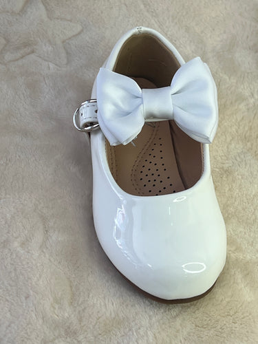 Melia bow shoes white size 6-2