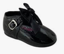 Load image into Gallery viewer, Melia patent bow shoes - black