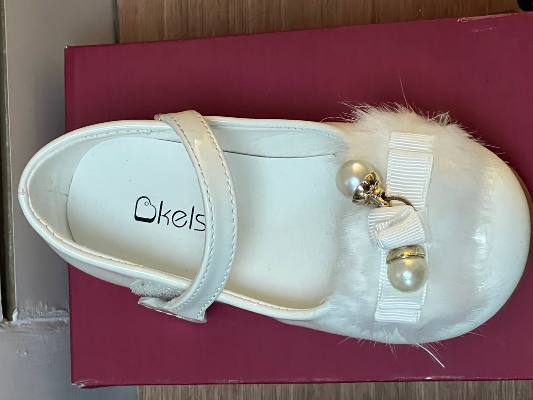 Sale shoes white to fit a infant uk 7