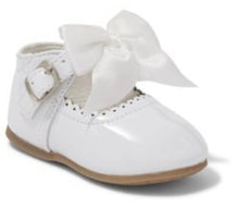 Load image into Gallery viewer, Melia patent bow shoes - white