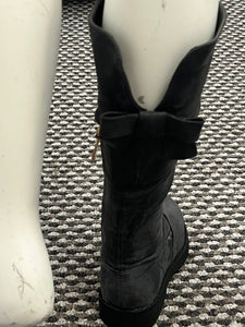 Bow back boots size 13 small fit